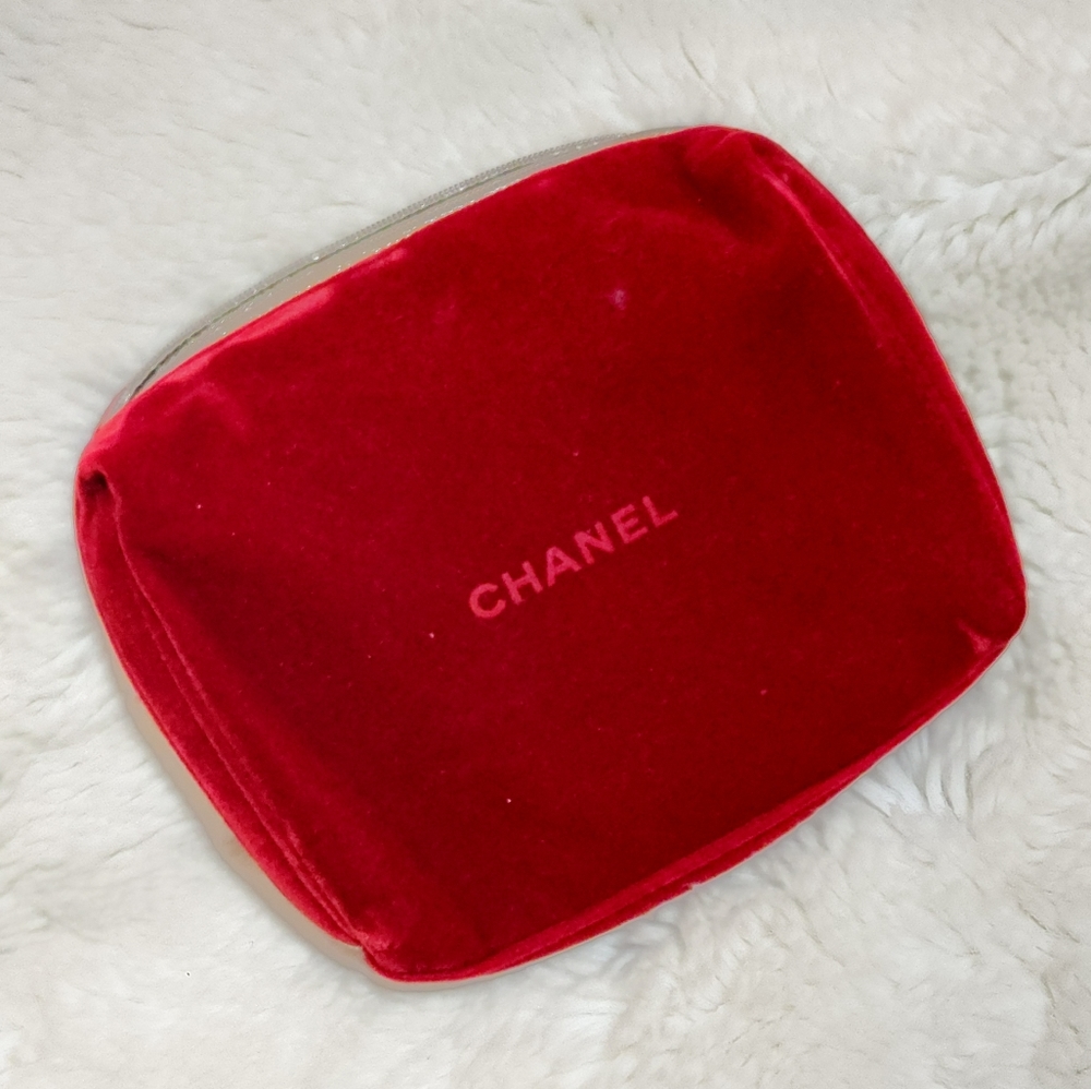 Vintage Chanel Cosmetic clutch